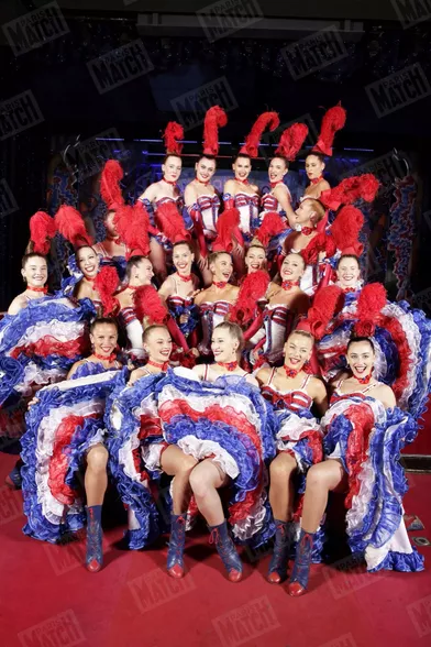 Le groupe des danseuses de french cancan.