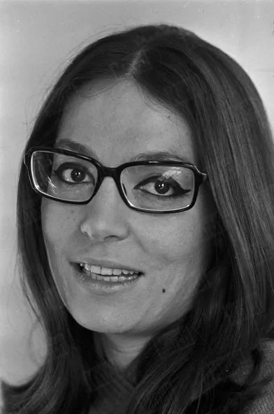 nana mouskouri sans lunettes pour son premier rendez vous avec match