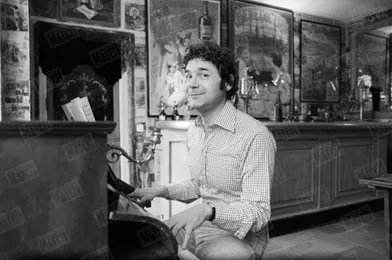 Pierre Perret dans sa maison de Nangis, en février 1979.