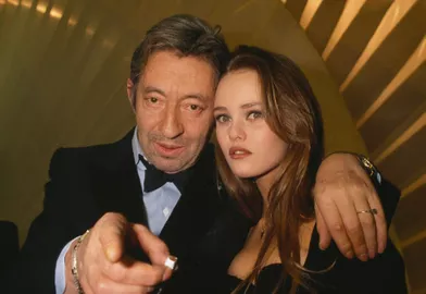 Vanessa Paradis et Serge Gainsbourg, lors des Victoires de la Musique, le 3 février 1990 à Paris.