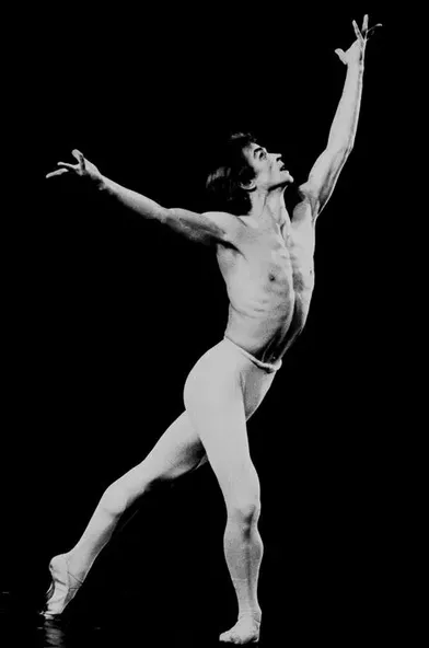 Rudolf Noureev, Apollon Musagète, chorégraphie George Balanchine.