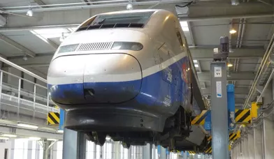 Pour les amateurs de train à grande vitesse, l'ouverture du technicentre de la SNCF à Lyon (69) est une aubaine. Les ateliers de maintenance seront pour l'occasion accessibles pour découvrir les coulisses de ce moyen de transport. Des présentations techniques, des maquettes, des dessins, des montées en cabine de conduite sont au programme.