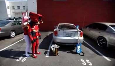 Deux &quot;stars&quot; d'un dessin animé japonais se garent au parking.