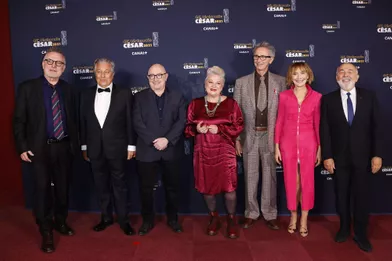 De gauche à droite :Bruno Moynot,Christian Clavier,Michel Blanc,Josiane Balasko, Thierry Lhermitte Marie-Anne Chazel et Gérard Jugnot vendredi soir aux César 2021.
