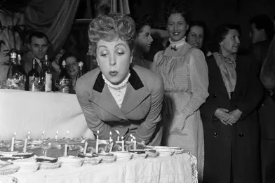 Danielle Darrieux fête son anniversaire en 1951.