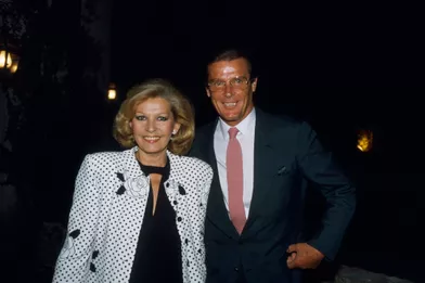 Roger Moore et son épouse Luisa Mattioli au Festival de Cannes 1987. Le festival fêtait cette année là son 40ème anniversaire.