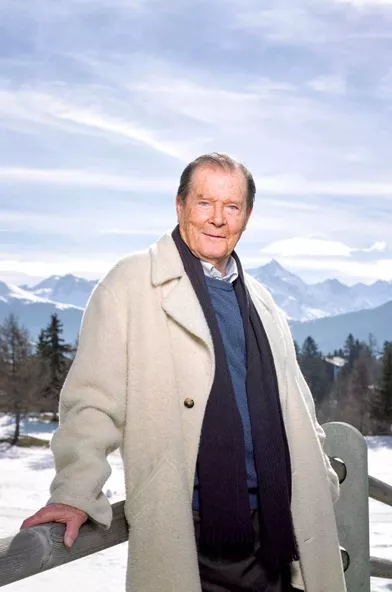 En mars 2015, Roger Moore, 87 ans, recevait Paris Match à Crans-Montana, en Suisse.