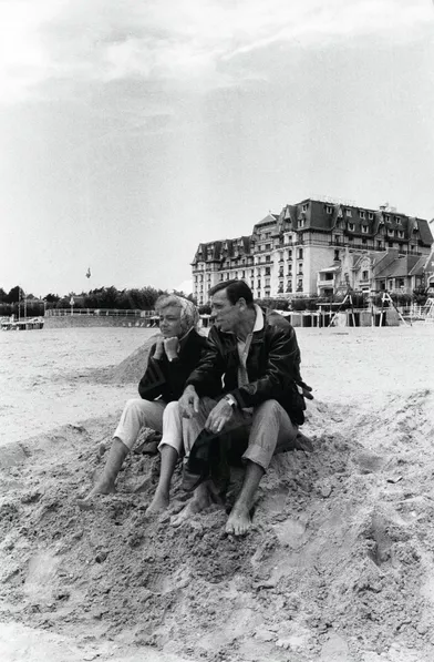 Yves Montand et Simone Signoret à La Baule en juillet 1959.