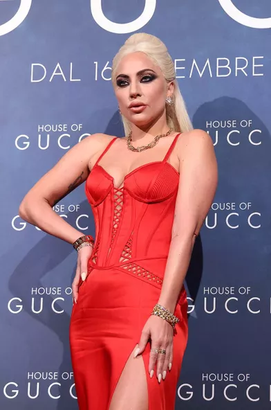 Après un début d'année mouvementé marqué par le vol de ses chiens (son promeneur avait été agressé par balles à Los Angeles en février 2021), qui ont ensuite été retrouvés, Lady Gaga a médiatiquement brillé en novembre pour la promotion de son nouveau film «House of Gucci». Si les critiques sont mitigées, le buzz est toujours aussi fort.