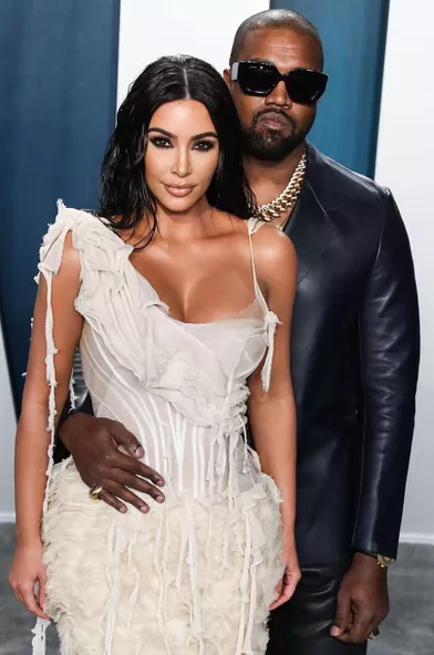 Kim Kardashian a officialisé sa rupture avec Kanye West en lançant une procédure de divorce en février 2021. Après des mois de rumeurs en tous genres évoquant une possible réconciliation, elle a confirmé qu'elle irait au bout de cette procédure. En octobre, sa relation avec le comédien Pete Davidson a été officialisée. En novembre, Kanye a pour sa part répété dans les médias qu'il espérait toujours se racheter et sauver son union avec la mère de ses enfants.