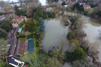 Le magnifique manoirAberlah House, propriété d'Amal et George Clooney, est toujours submergé par les eaux de la Tamise depuis le passage de la tempête Christoph, fin janvier.