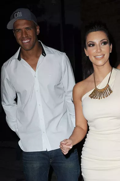 Peu de temps après sa rupture avec Reggie Bush en 2010, Kim Kardashian est sortie pendant environ trois mois avec le footballeur Miles Austin. Dans «L'incroyable famille Kardashian», elle avait révélé que le couple avait préféré rompre en raison d'un emploi du temps chargé et de la distance.