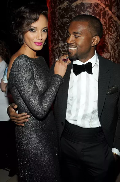 Entre 2010 et 2011, les rumeurs ont prêté plusieurs romances à Kanye West, dont une avec le mannequin de la maison Victoria's Secret Selita Ebanks.