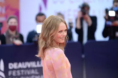 Présidente du jury du 46e Festival du cinéma américain de Deauville, Vanessa Paradis a illuminé la Normandie de son sourire et de sa disponibilité.Voici en images ses plus belles apparitions sur le tapis rouge.