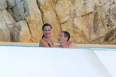 Bella Hadid et Marc Kalman à l'hôteldu Cap-Eden-Roc à Antibes le 12 juillet 2021