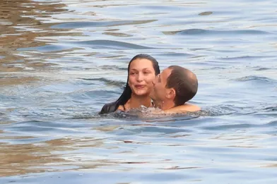 Bella Hadid et Marc Kalmanà l'hôteldu Cap-Eden-Roc à Antibes le 12 juillet 2021