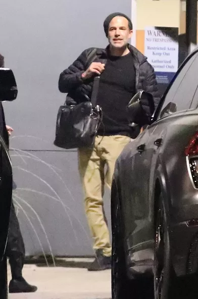 Ben Affleck dans un aéroport de Los Angeles le 19 novembre 2021