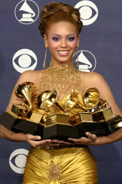 Beyoncé repart avec cinq Grammy Awards, en février 2004.