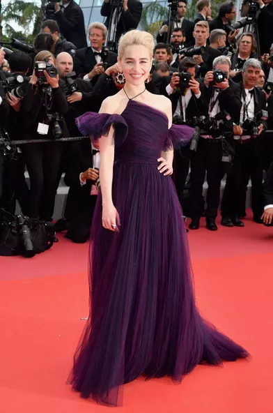 Emilia Clarke sur le tapis rouge du festival de Cannes, le 15 mai 2018.
