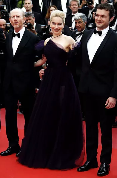 Emilia Clarke sur le tapis rouge du festival de Cannes, le 15 mai 2018.