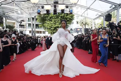 Didi Stone Olomidésur le tapis rouge du 74e Festival de Cannes pour la montée des marches du film «Tout s'est bien passé» le 7 juillet 2021