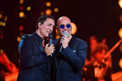 Dany Brillant et Pascal Obispolors de l'enregistrement de l'émission«Chantons Aznavour» diffusée le 10 décembre 2021 sur France 3