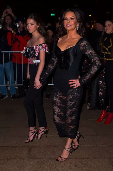 Catherine Zeta-Jones et sa fille Carys arrivent au défilé Dolce &amp; Gabbana à New York