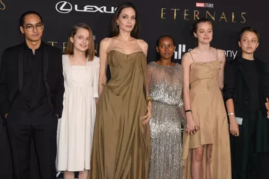 Angelina Jolie avec ses enfants Maddox, Vivienne, Zahara, Shiloh et Knoxà l'avant-première du film «Les Eternels» à Los Angeles en octobre 2021