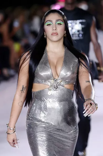 Lourdes Leon, la fille de Madonna, au défilé Versace à Milan en septembre 2021