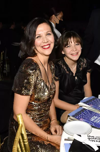 Maggie Gyllenhaal avec sa fille Ramona aux Gotham Awards à New York en novembre 2021