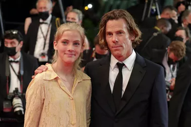 Danny Moder, l'époux de Julia Roberts, avec leur fille Hazel au Festival de Cannes en juillet 2021