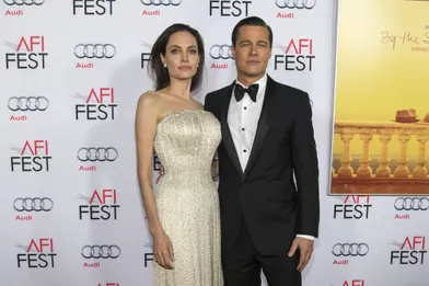 Brad Pitt et Angelina Jolie, séparés depuis 2016, se sont passé la bague au doigt en août 2014, dans la chapelle de leur château de Miraval dans le sud de la France.Ils étaiententourés d'une vingtaine de proches seulement, et ont accordé l'exclusivité des images de l'évènement aux magazines «People» et «Hello».