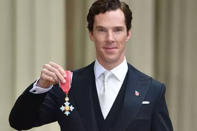 Benedict Cumberbatch décoré par la reine Elizabeth II 