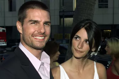 Tom Cruise enchaine les longues histoires d’amour. Quelques temps après son divorce avec Nicole Kidman en 2001, l’acteur a entamé une relation avec Penelope Cruz qui a duré presque trois ans. Mais en 2004, le couple a annoncé sa séparation.