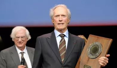 L'hommage de la ville française du cinéma au plus grand des réalisateurs américains. Clint Eastwood a été récompensé du premier prix Lumière, samedi, à Lyon.