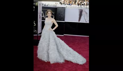 Amy Adams était sublime dans sa robe Oscar De La Renta.