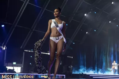 Clémence Botino lors d'une présentation préliminaire pour Miss Univers 2021 en Israël, à Eilat, le 10 décembre 2021