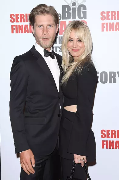 La star de la série«The Big Bang Theory» Kaley Cuoco avait épousé Karl Cook, son deuxième mari, en 2018 après deux ans de relation. Le couple a annoncé en septembre 2021 qu'il était en procédure de divorce.