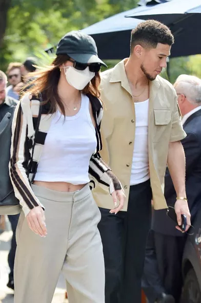 Pour la Saint Valentin, Kendall Jenner a officialisé sur Instagram sa relation avec le basketteur Devin Booker. Le couple se fréquentait déjà depuis quelques mois.