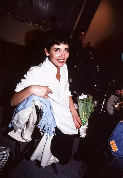 Cristina Cordula en coulisses du défilé Chanel Prêt-à-Porter en mars 1991 à Paris.