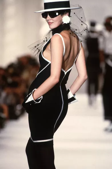 Cristina Cordula au défilé Chanel à Paris en 1990.