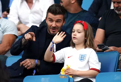 David Beckham et sa fille Harper dans les gradins du match Angleterre-Norvège, le 27 juin 2019.