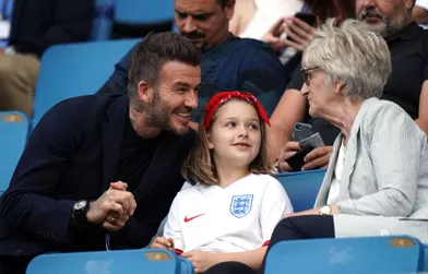 David Beckham, sa fille Harper et sa mère Sandra dans les gradins du match Angleterre-Norvège, le 27 juin 2019.