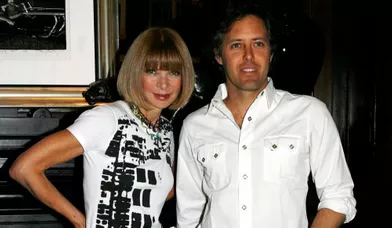 La rédactrice en chef de l'édition américaine de Vogue, Anna Wintour, pose avec David Lauren, le fils de Ralph, à la Fashion Night Out, hier.