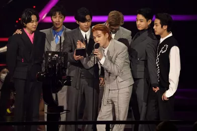 BTS a remporté dimanche soir trois trophées au American Music Awards, dont celui d'artiste de l'année.