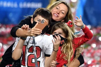 Gisele Bündchen et ses enfantsaprès la victoire de Tom Brady et lesBuccaneers de Tampa Bay au Super Bowl le 7 février 2021