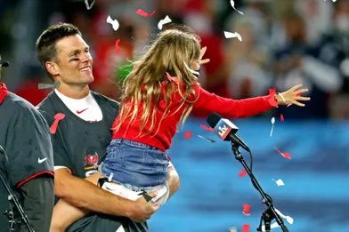 Tom Brady et sa filleaprès sa victoire et celle desBuccaneers de Tampa Bay au Super Bowl le 7 février 2021
