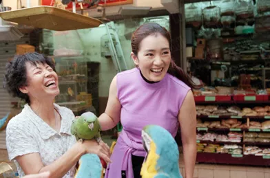 Gong Li dans les rues d’Hong Kong en 1999.