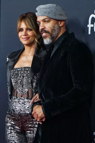 Halle Berry et Van Hunt lors de l'avant-première du film«Bruised» à Los Angeles le 13 novembre 2021.