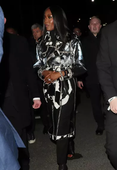 Naomi Campbellarrive au défilé Burberry lors de la Fashion Week de Londres le 17 février 2020.